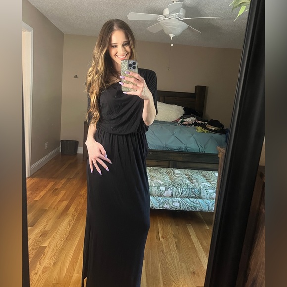 Kiki Larue Dresses & Skirts - Kiki Larue Office Edit Alison maxi dress
